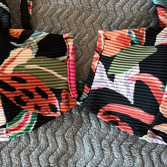 Time and Tru Wide Strap V-Wire Bikini Top Size S(4-6) - Picture 7 of 11